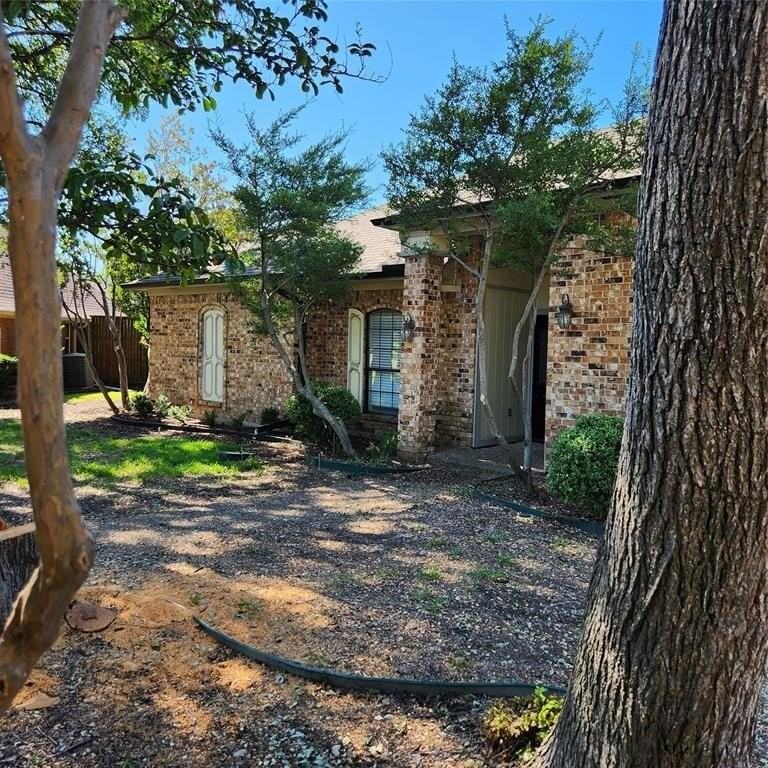 7303 Williamswood Dr - Photo 2 of 17