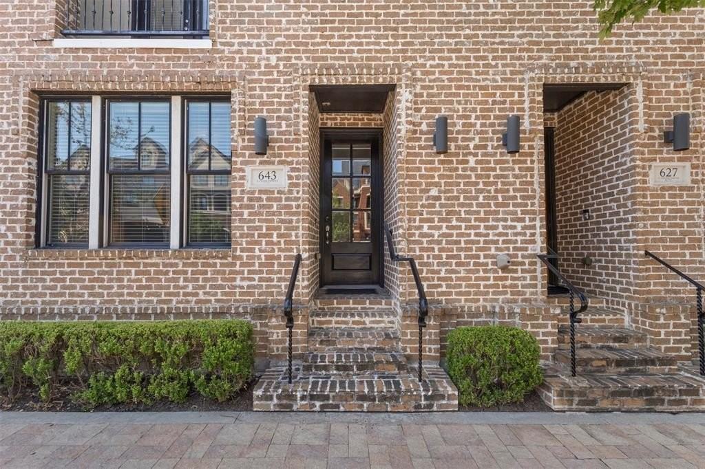 643 S Cesar Chavez Blvd - Photo 2 of 33