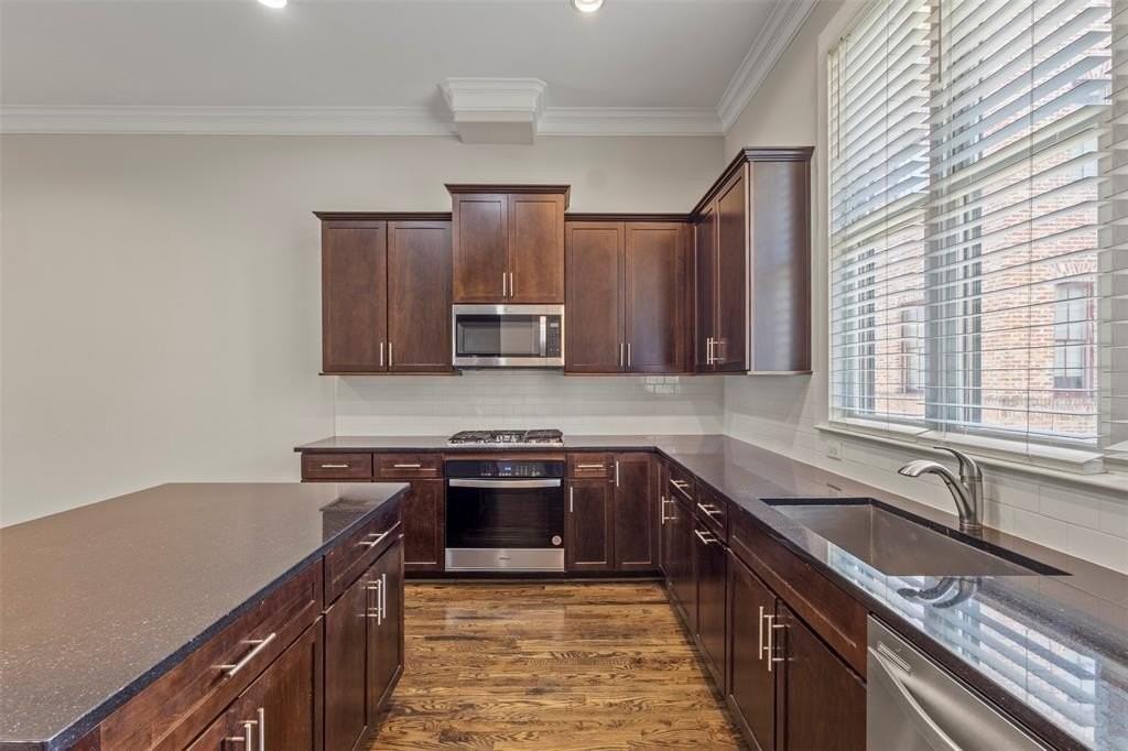 643 S Cesar Chavez Blvd - Photo 5 of 33