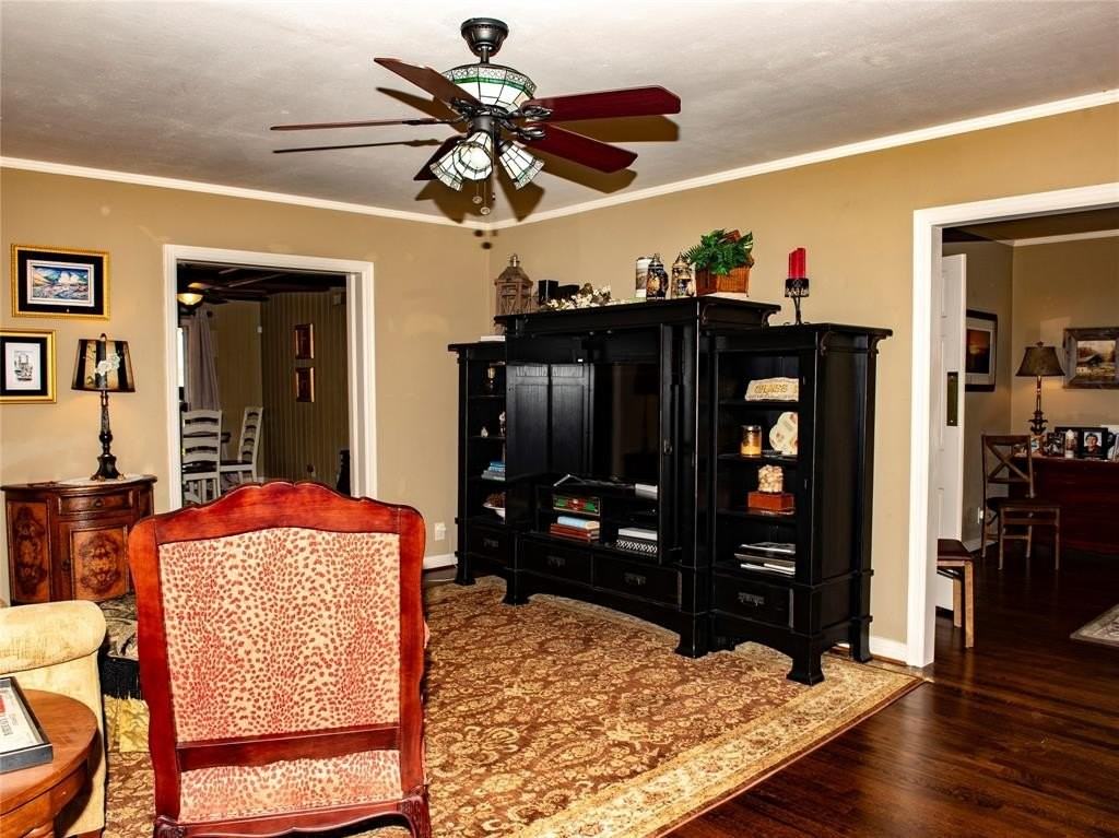 6216 Mercedes Ave - Photo 3 of 33