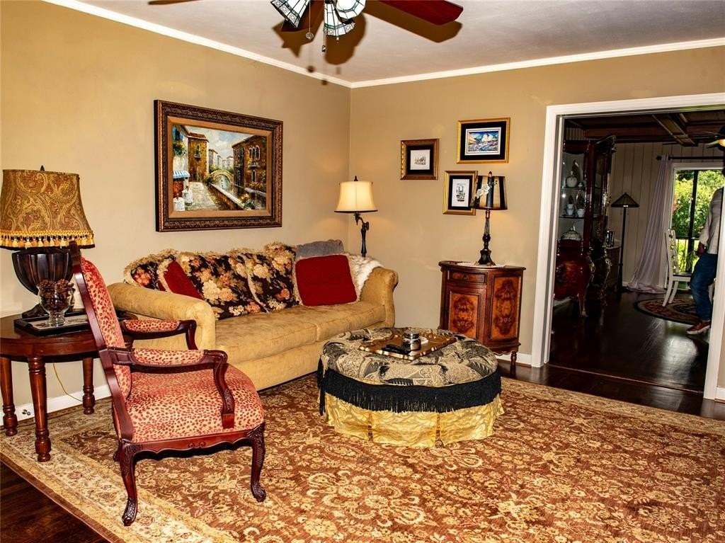 6216 Mercedes Ave - Photo 4 of 33