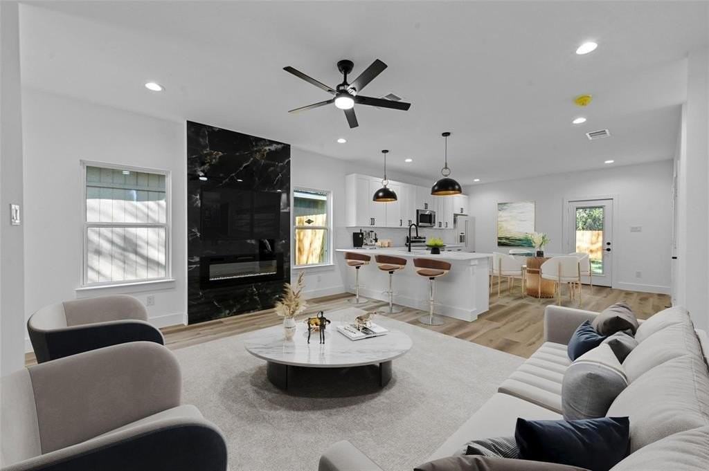 5424 Bourquin St - Photo 4 of 20