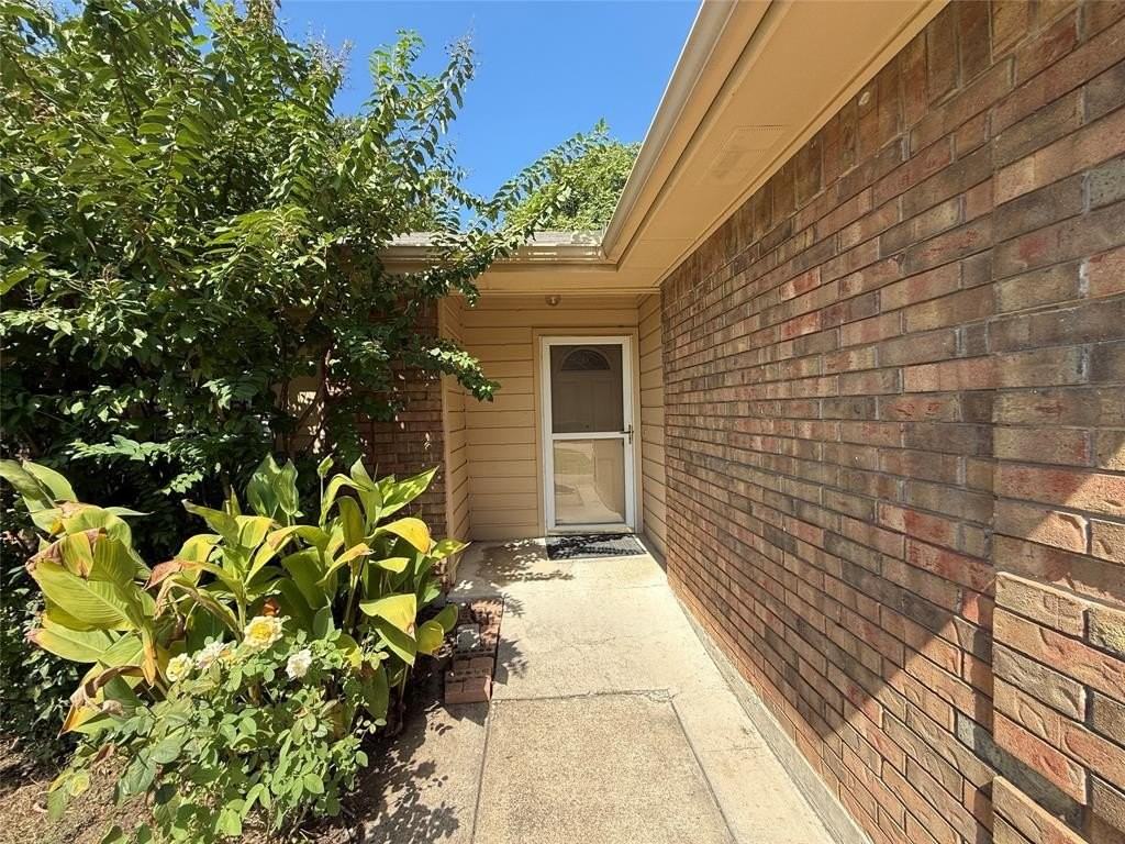 1420 Superior Dr - Photo 4 of 24