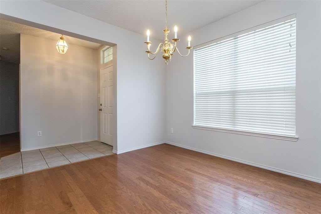 738 Opal Ln - Photo 3 of 31