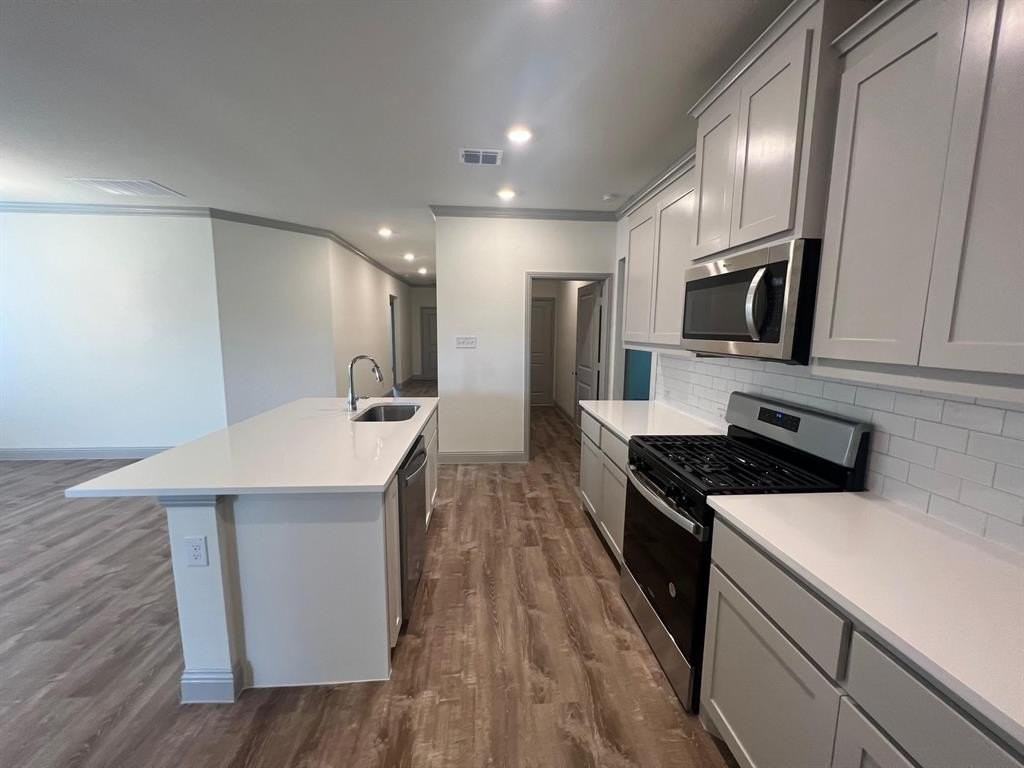 490 Oak Creek Dr - Photo 4 of 34