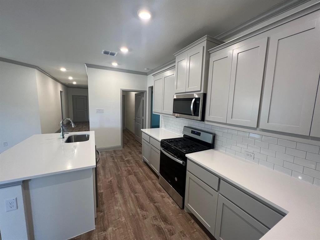 490 Oak Creek Dr - Photo 5 of 34