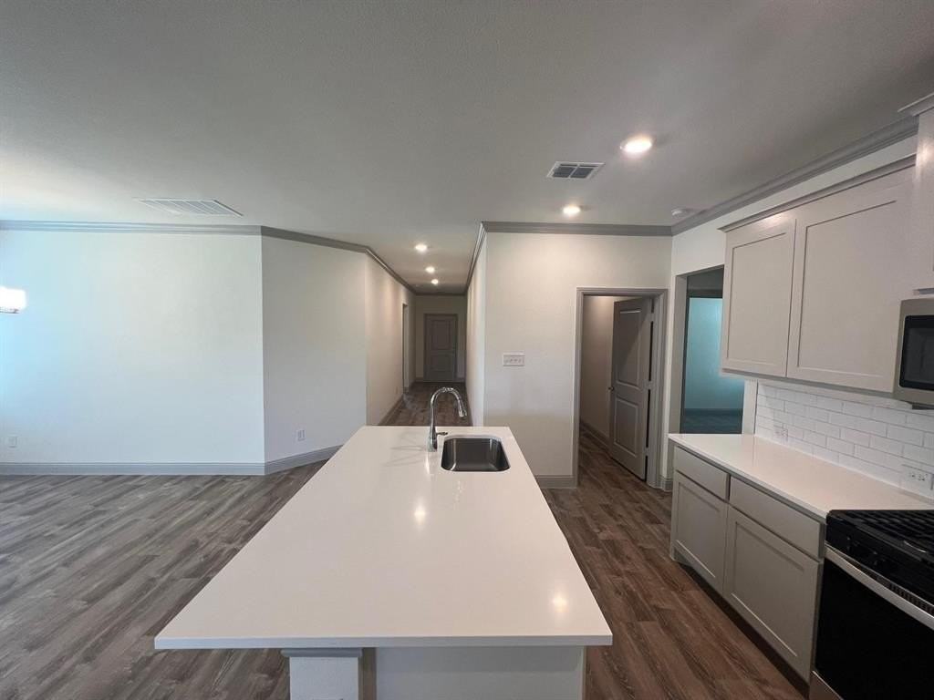 490 Oak Creek Dr - Photo 7 of 34