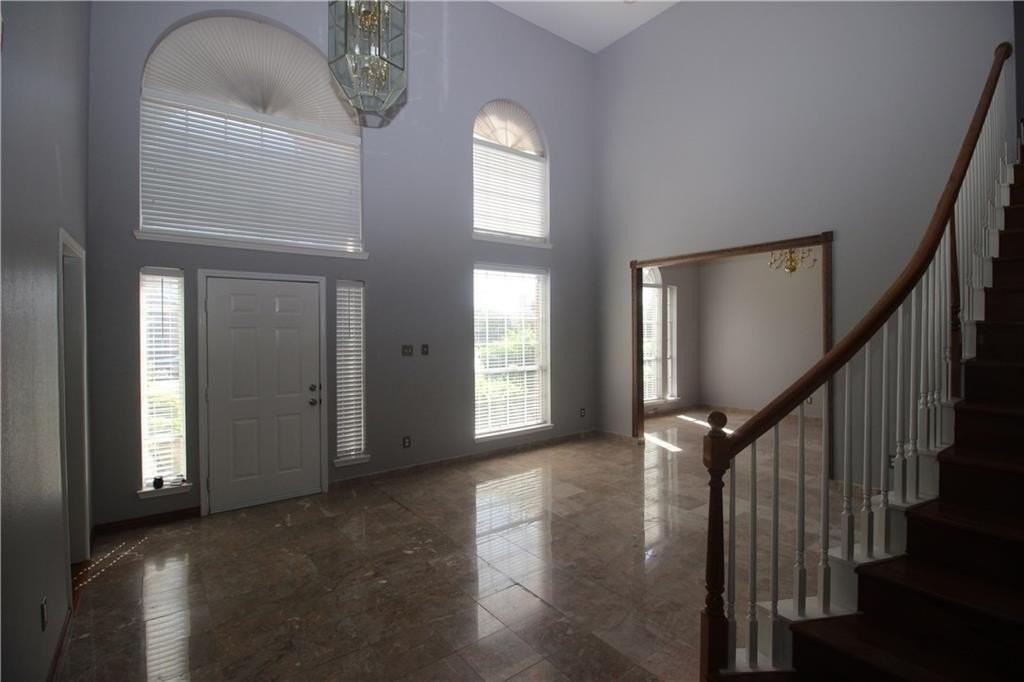 3845 Gillespie Dr - Photo 4 of 28