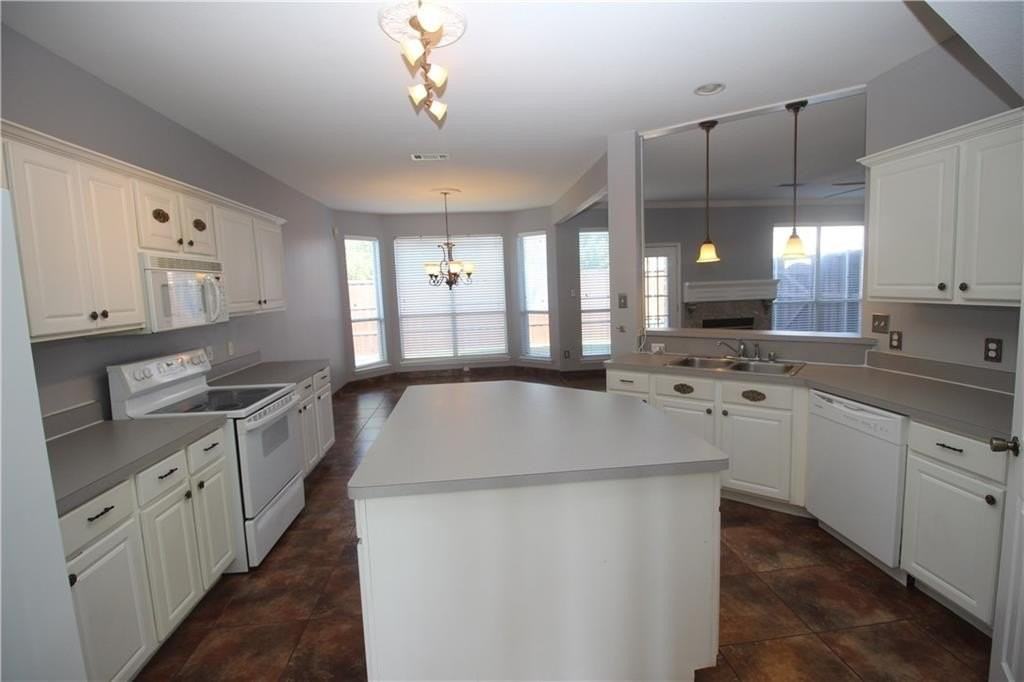 3845 Gillespie Dr - Photo 6 of 28