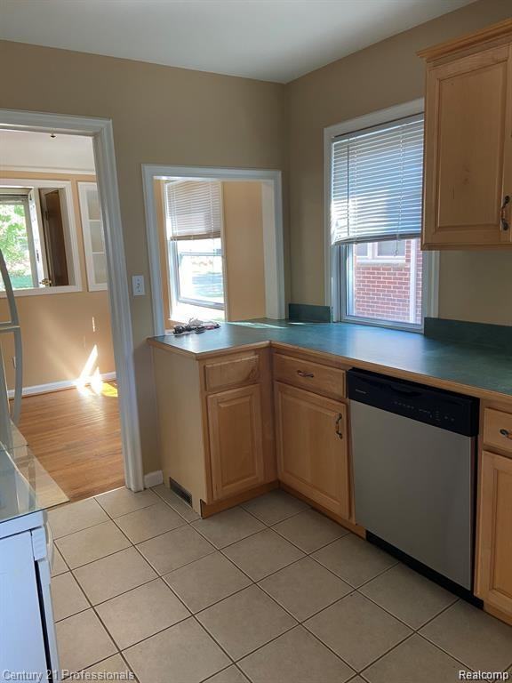 9555 Arcola St - Photo 6 of 18