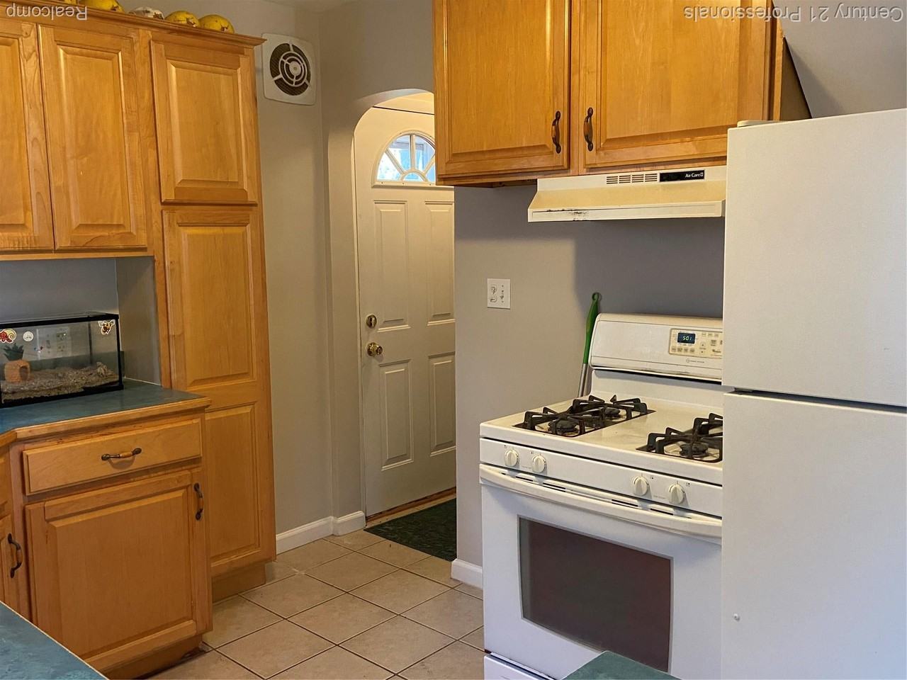 9555 Arcola St - Photo 7 of 18