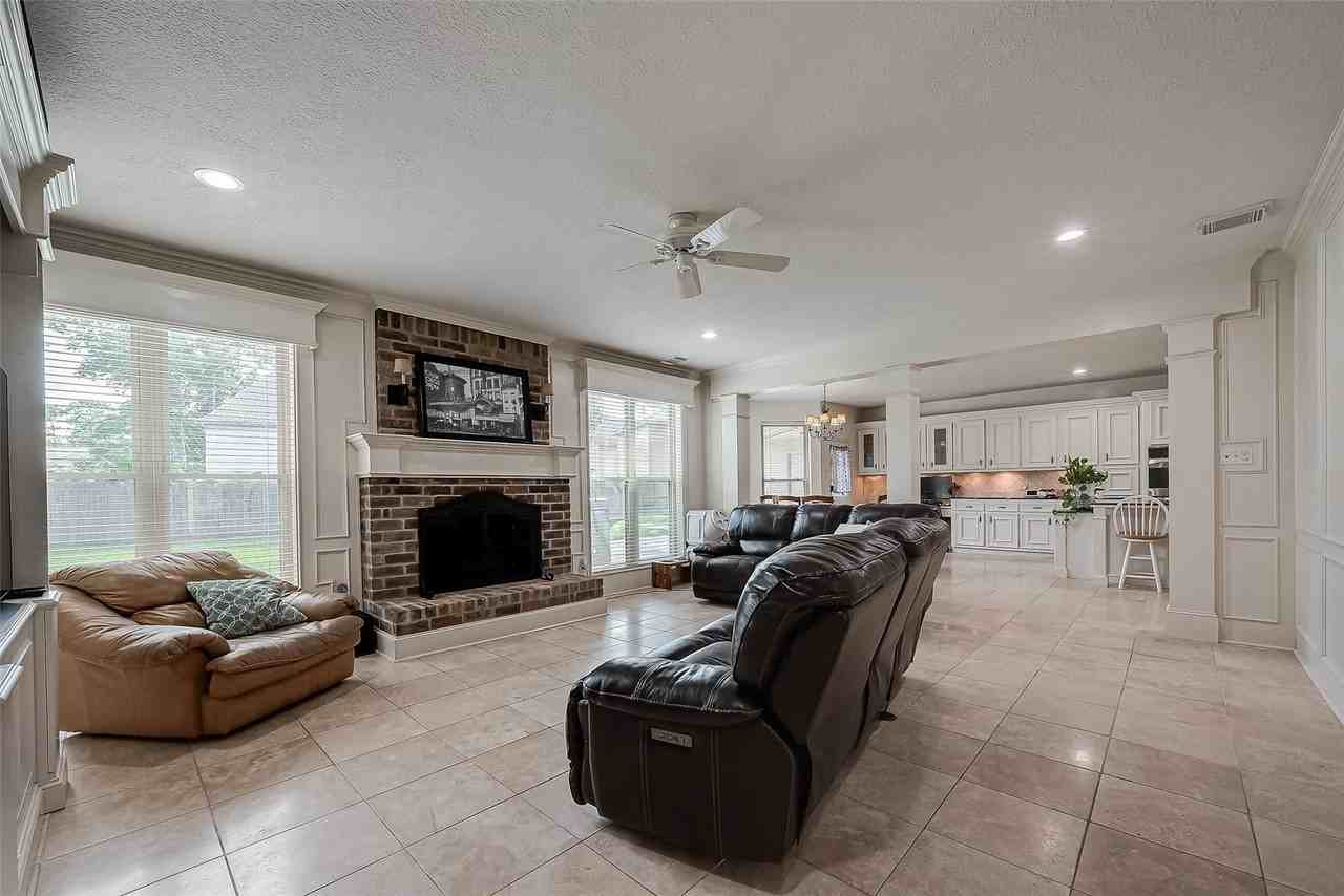 17102 Misty Creek Dr - Photo 5 of 41