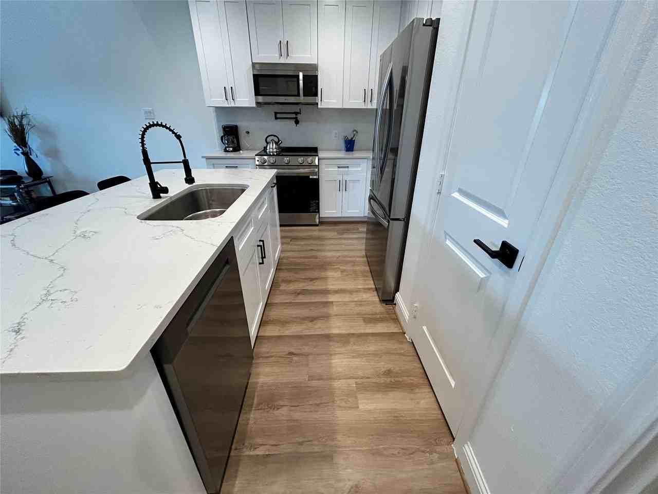 12011 Rockview Dr - Photo 6 of 24