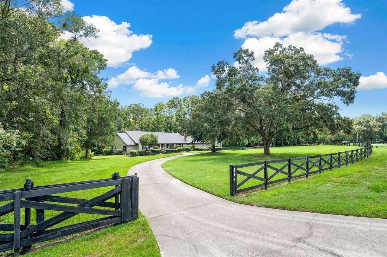 413 Sw 97th Ter - Photo 2 of 50