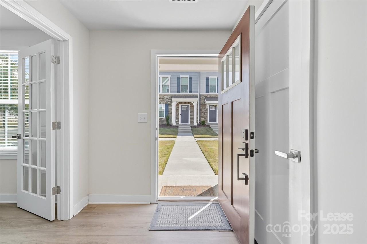 9226 Mallard Mills Dr - Photo 3 of 21