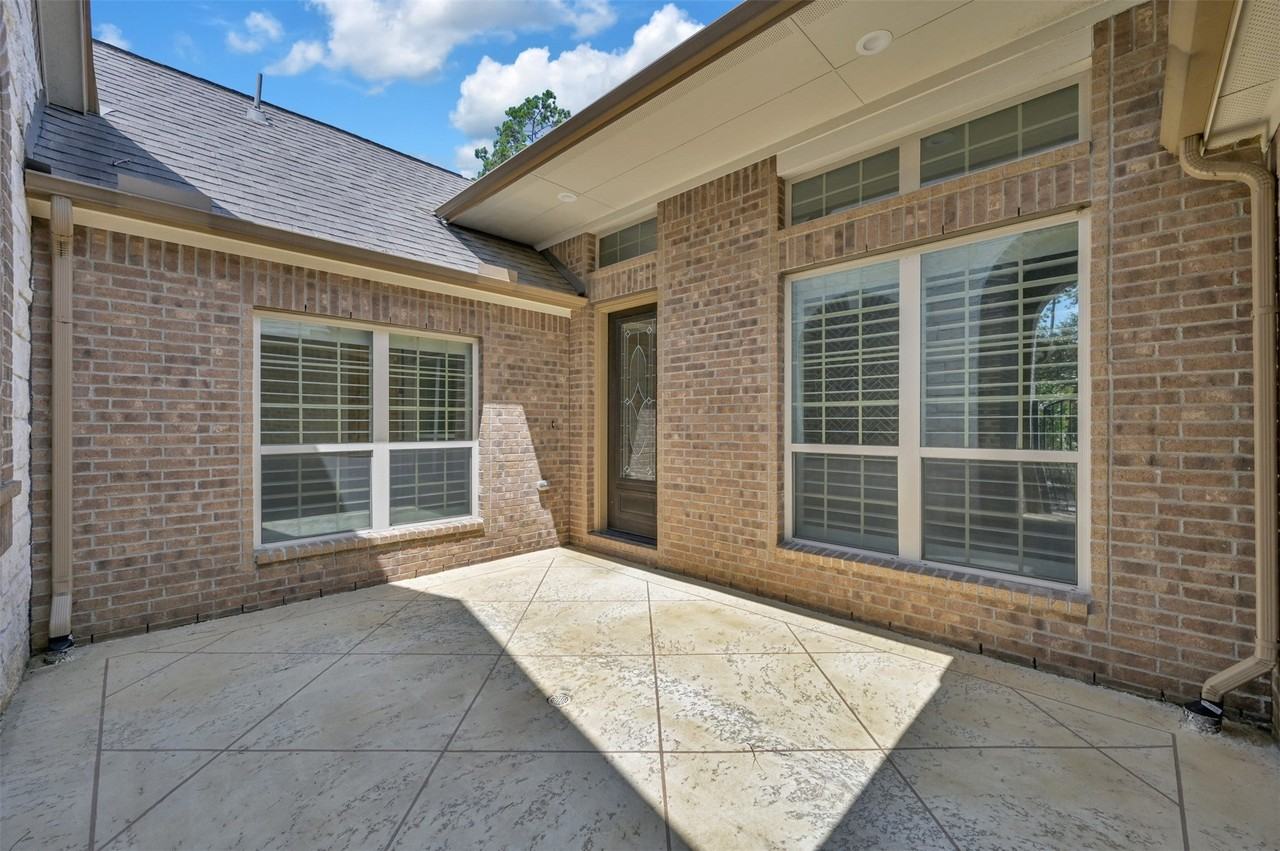 42 Caprice Bend Place - Photo 4 of 39