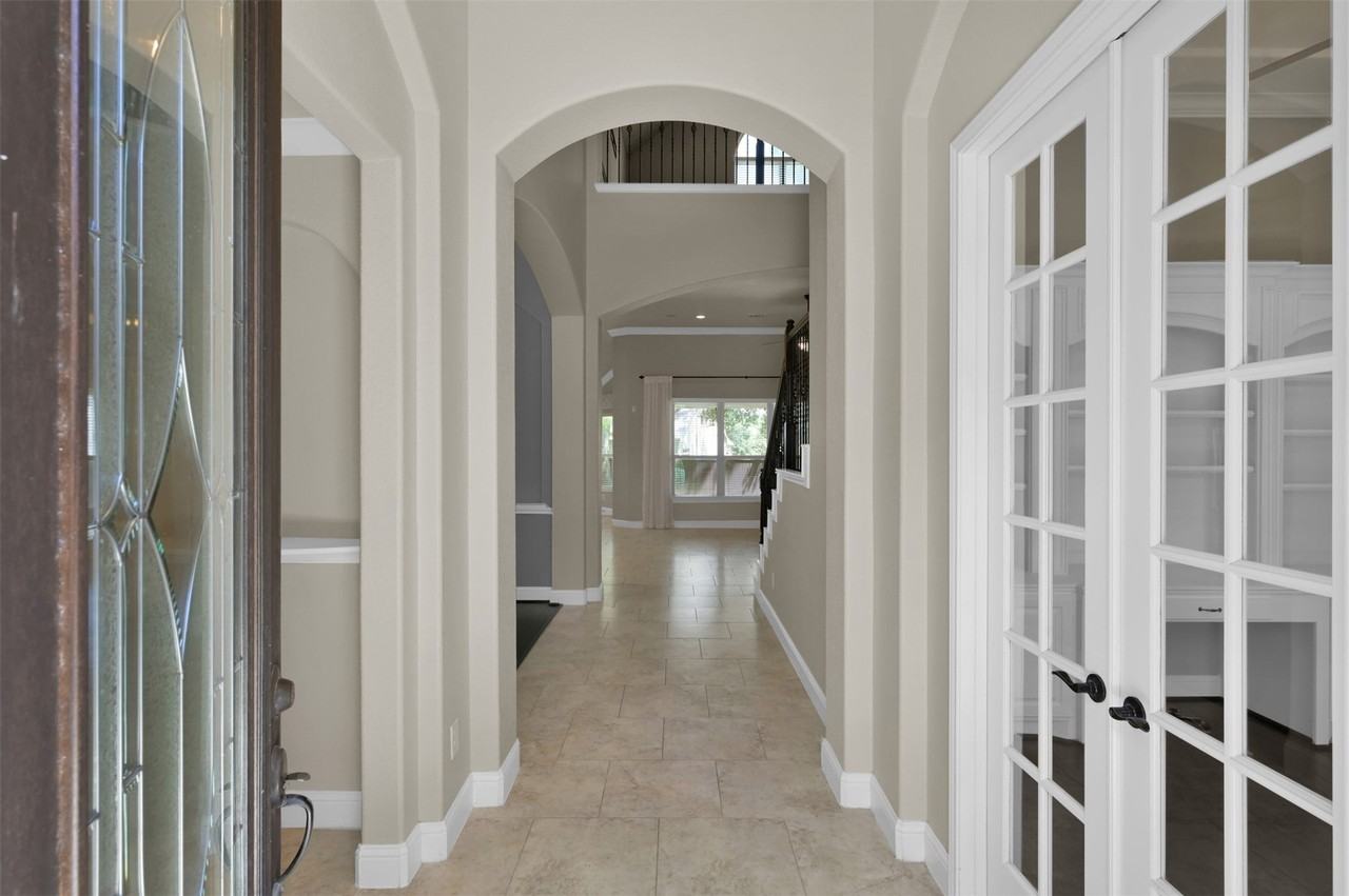 42 Caprice Bend Place - Photo 5 of 39