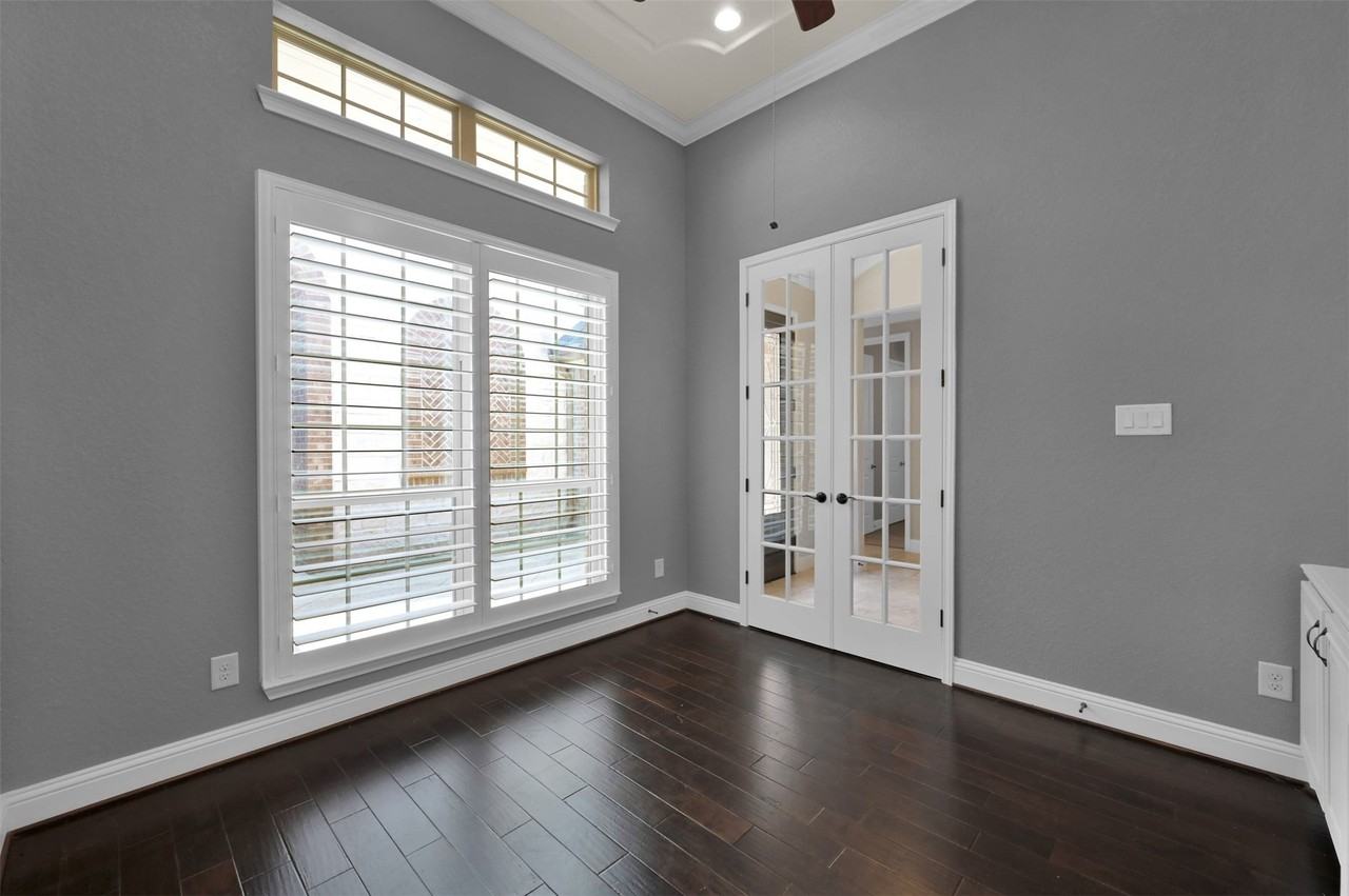 42 Caprice Bend Place - Photo 6 of 39