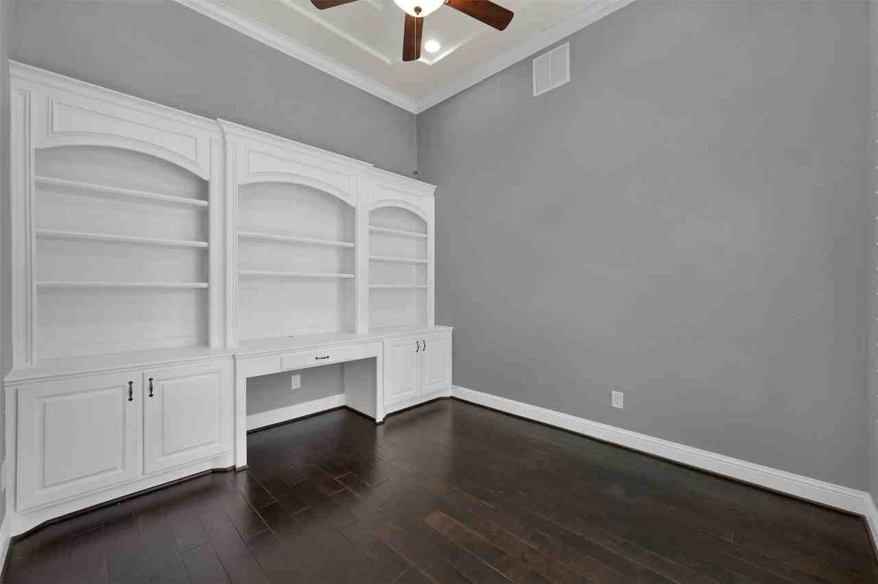 42 Caprice Bend Place - Photo 7 of 39