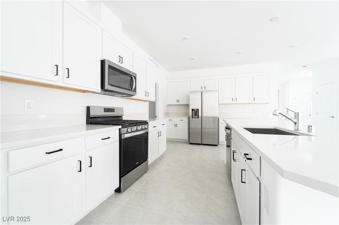 7475 Legacy Point St - Photo 2 of 21