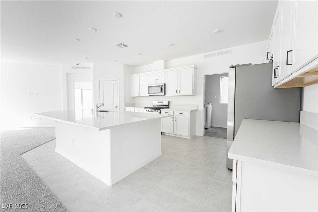 7475 Legacy Point St - Photo 6 of 21