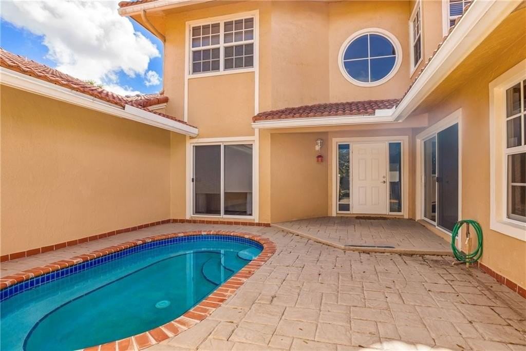 4106 Carriage Dr #C2 - Photo 3 of 30