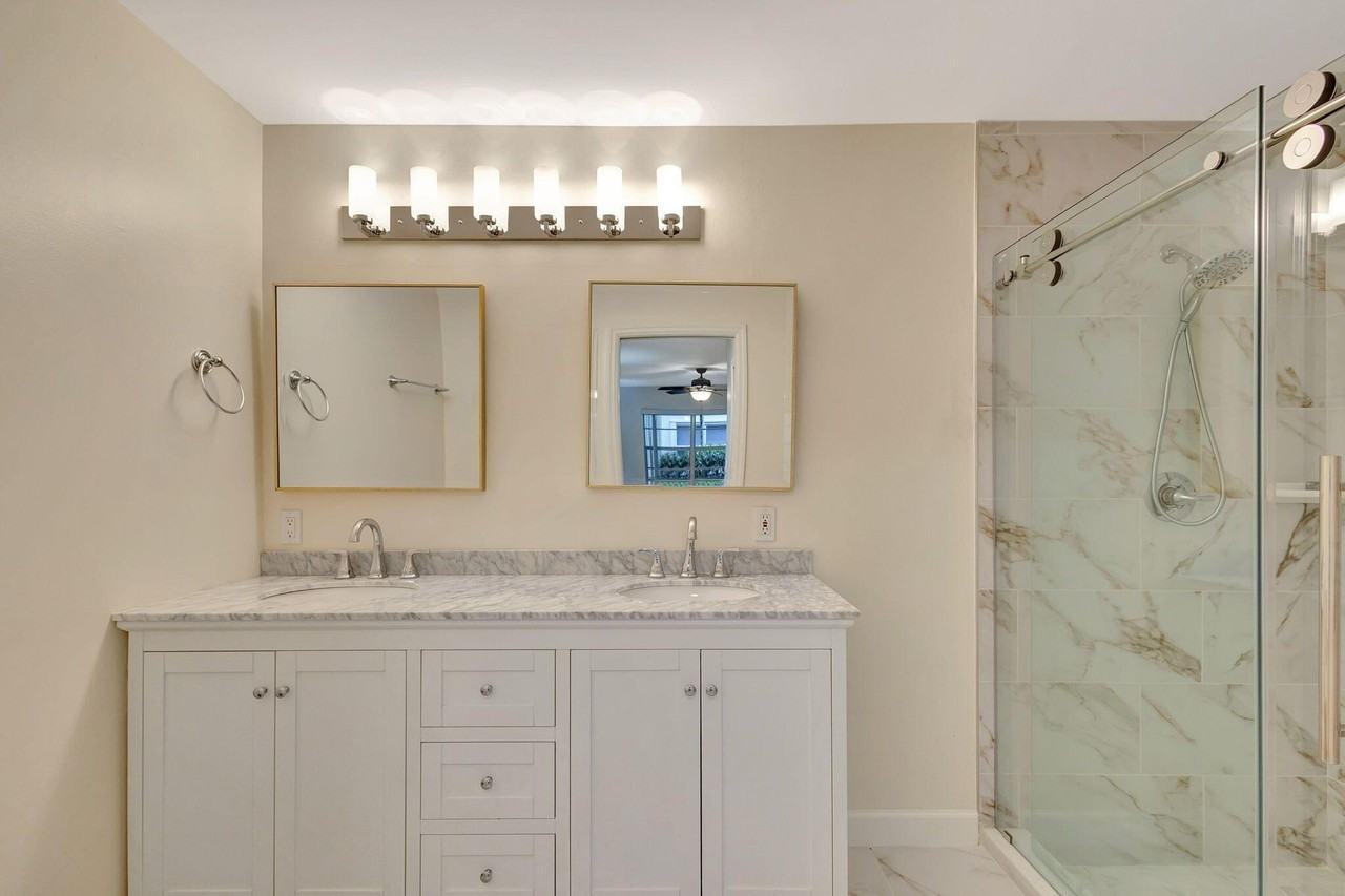 13796 Yarmouth Dr - Photo 4 of 33