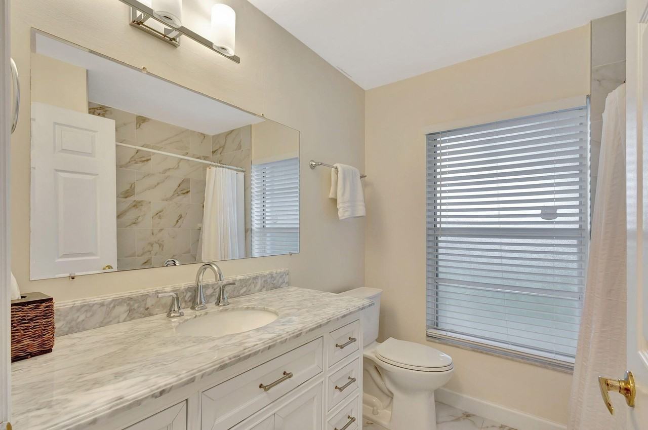 13796 Yarmouth Dr - Photo 5 of 33