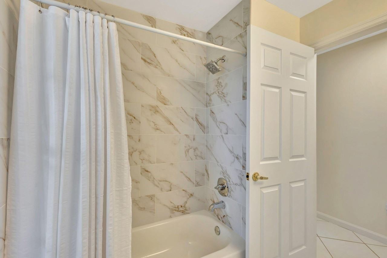 13796 Yarmouth Dr - Photo 7 of 33