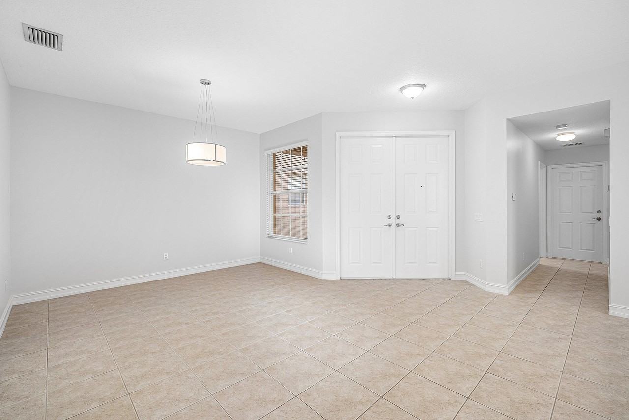 8845 Sandy Crest Ln - Photo 4 of 47