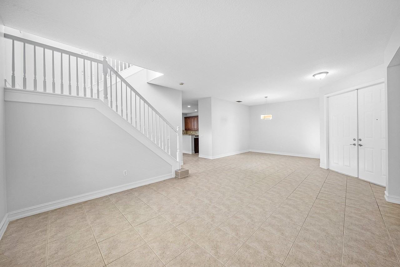 8845 Sandy Crest Ln - Photo 6 of 47