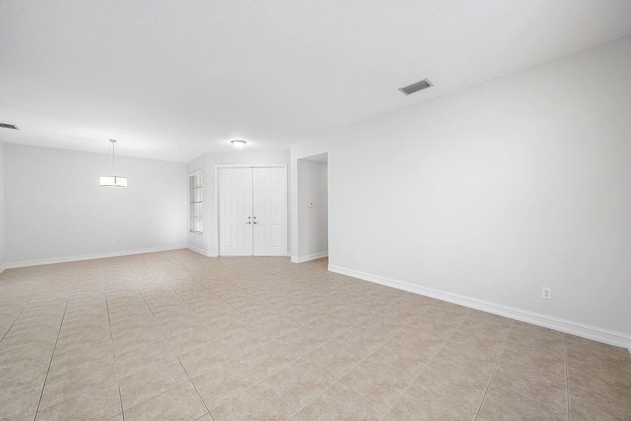 8845 Sandy Crest Ln - Photo 7 of 47