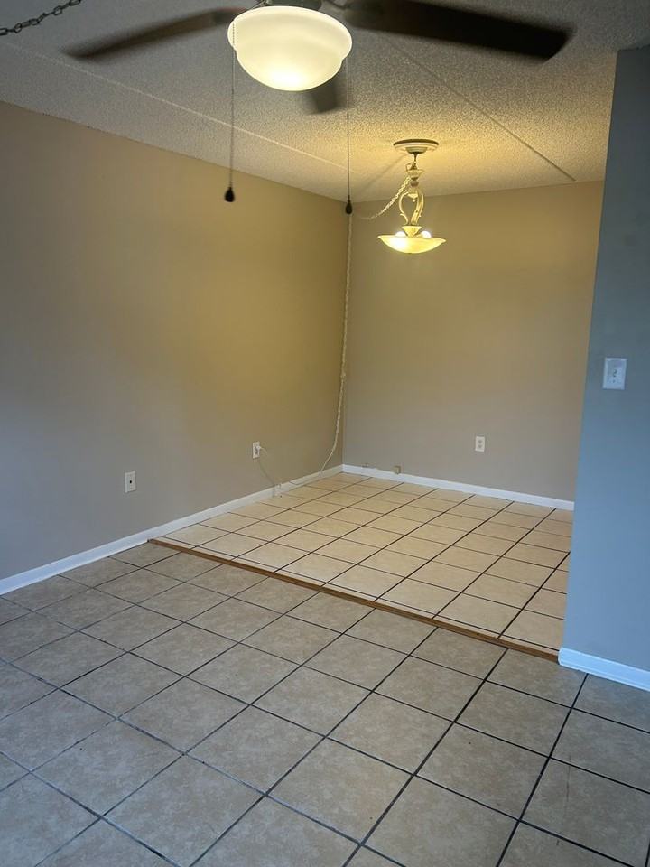 300 North Dewey Street - Photo 2 of 18