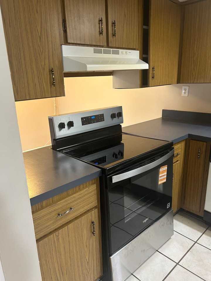 300 North Dewey Street - Photo 4 of 18