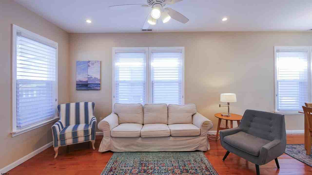 110 N Princeton Ave - Photo 6 of 27