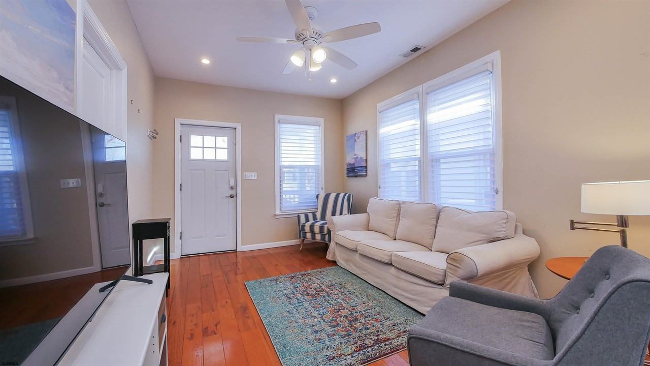 110 N Princeton Ave - Photo 7 of 27