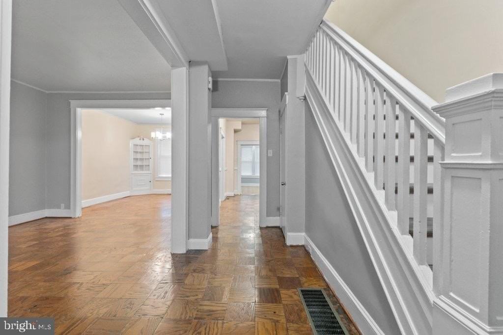 1605 East 32nd Street - Photo 3 of 19