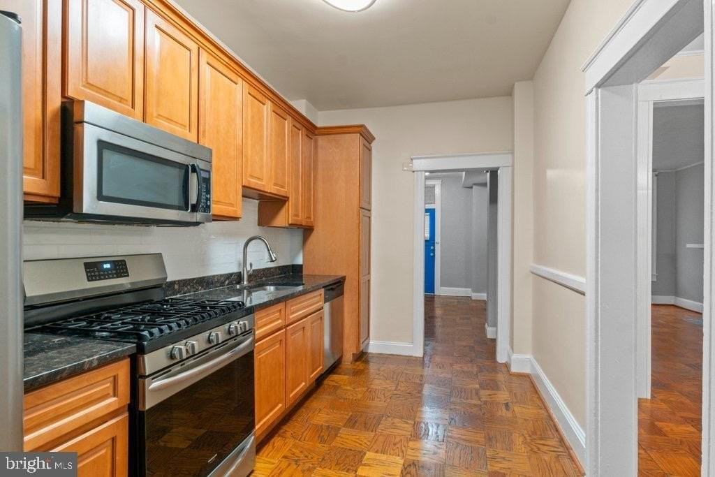 1605 East 32nd Street - Photo 4 of 19