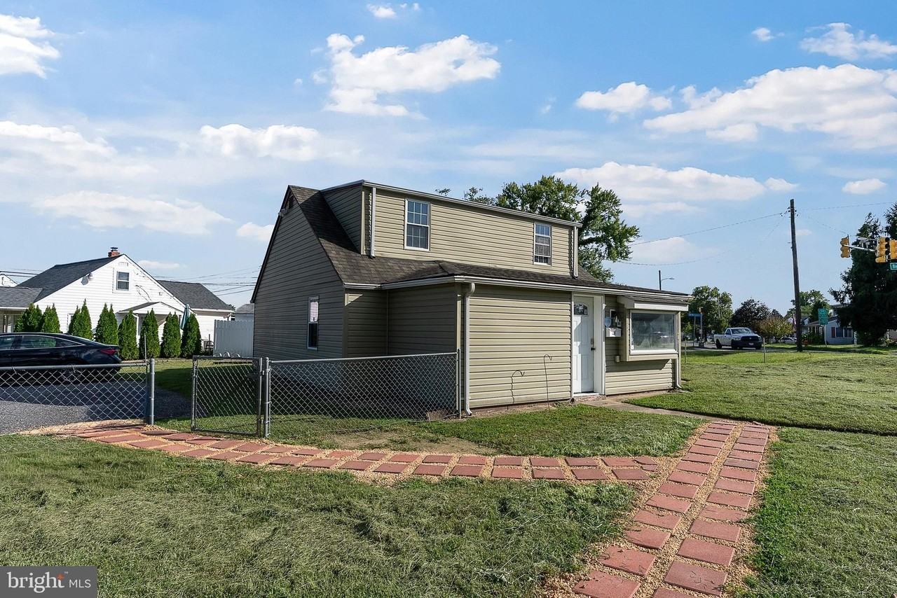 3301 Sollers Point Rd - Photo 3 of 23