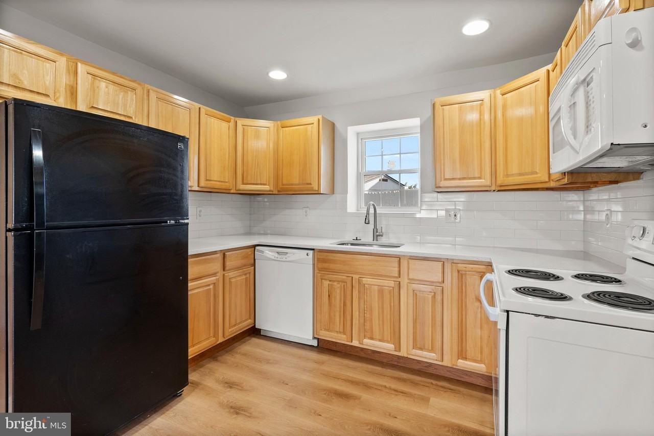 3301 Sollers Point Rd - Photo 7 of 23