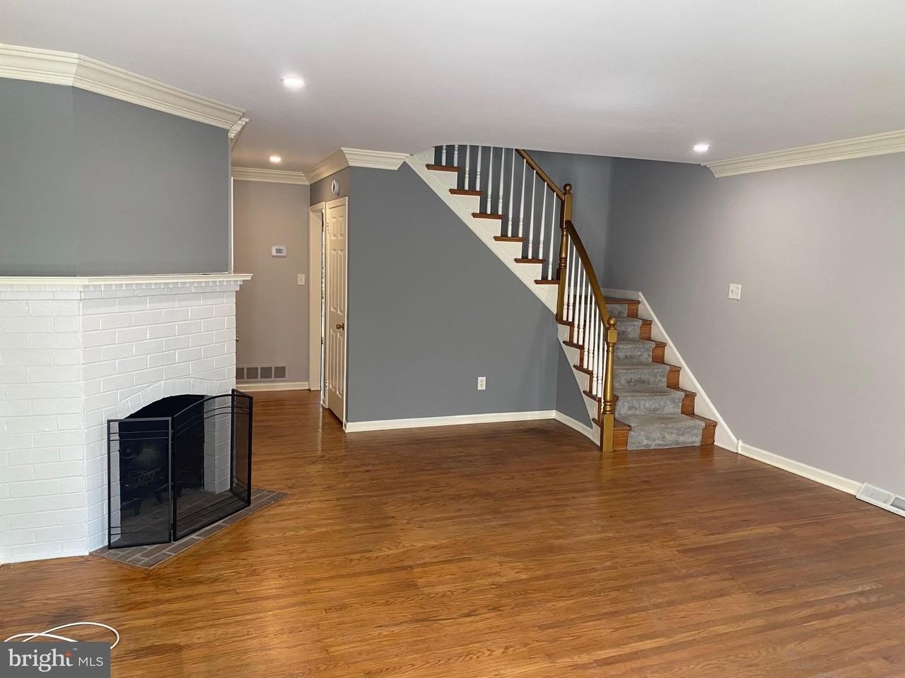 203 Bloomingdale Ave - Photo 3 of 15