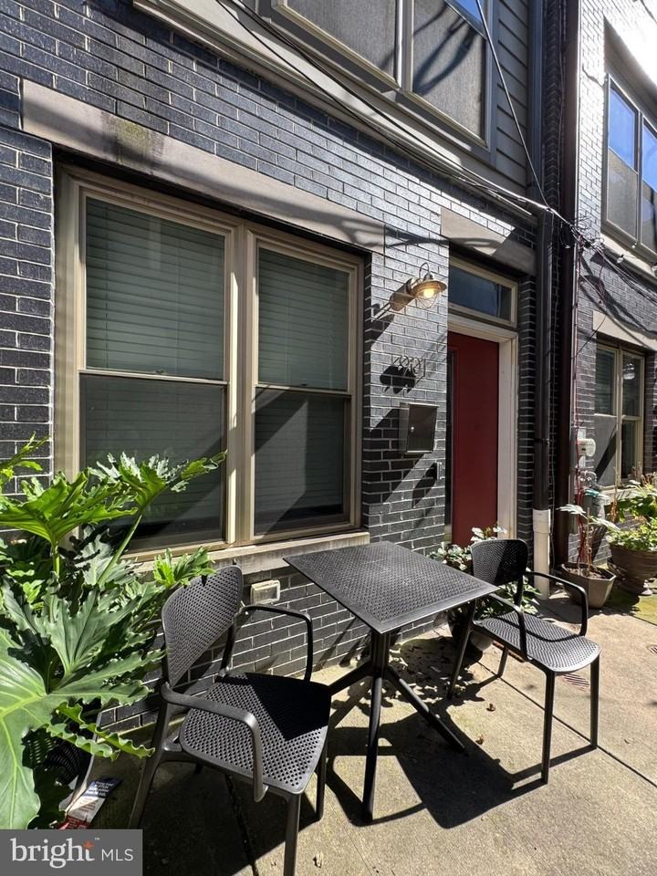 901 Salter Street - Photo 3 of 28