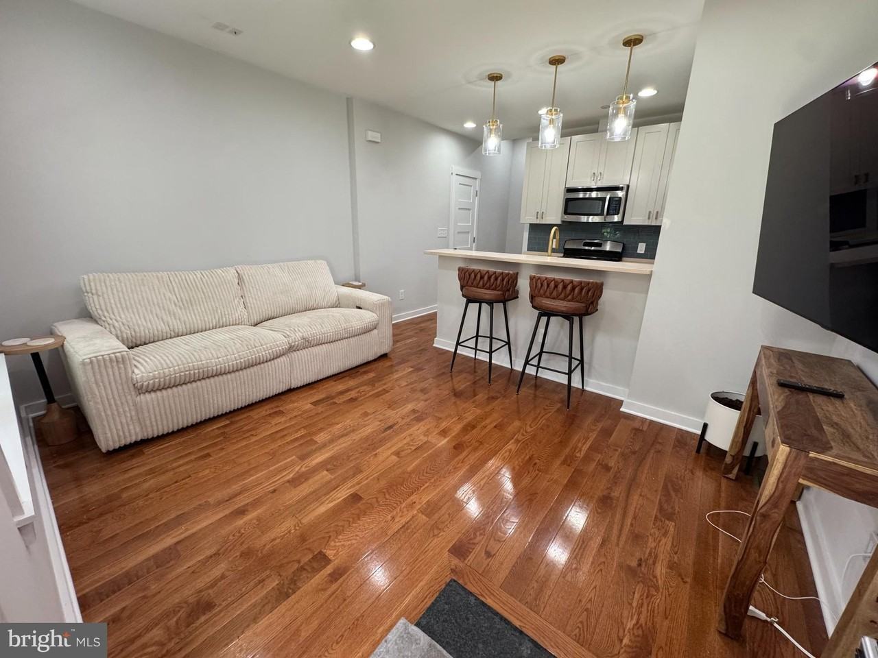 901 Salter Street - Photo 5 of 28