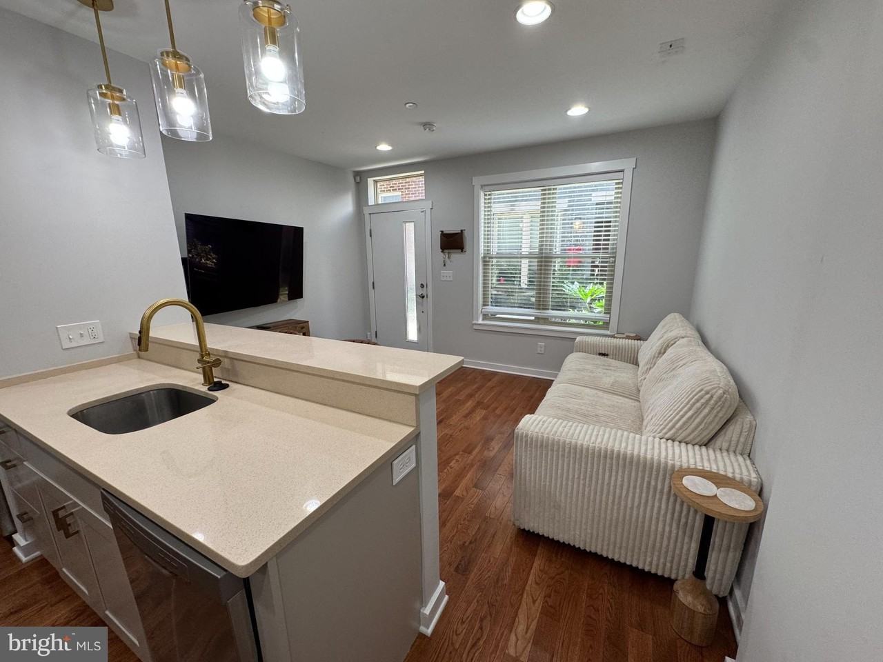 901 Salter Street - Photo 7 of 28