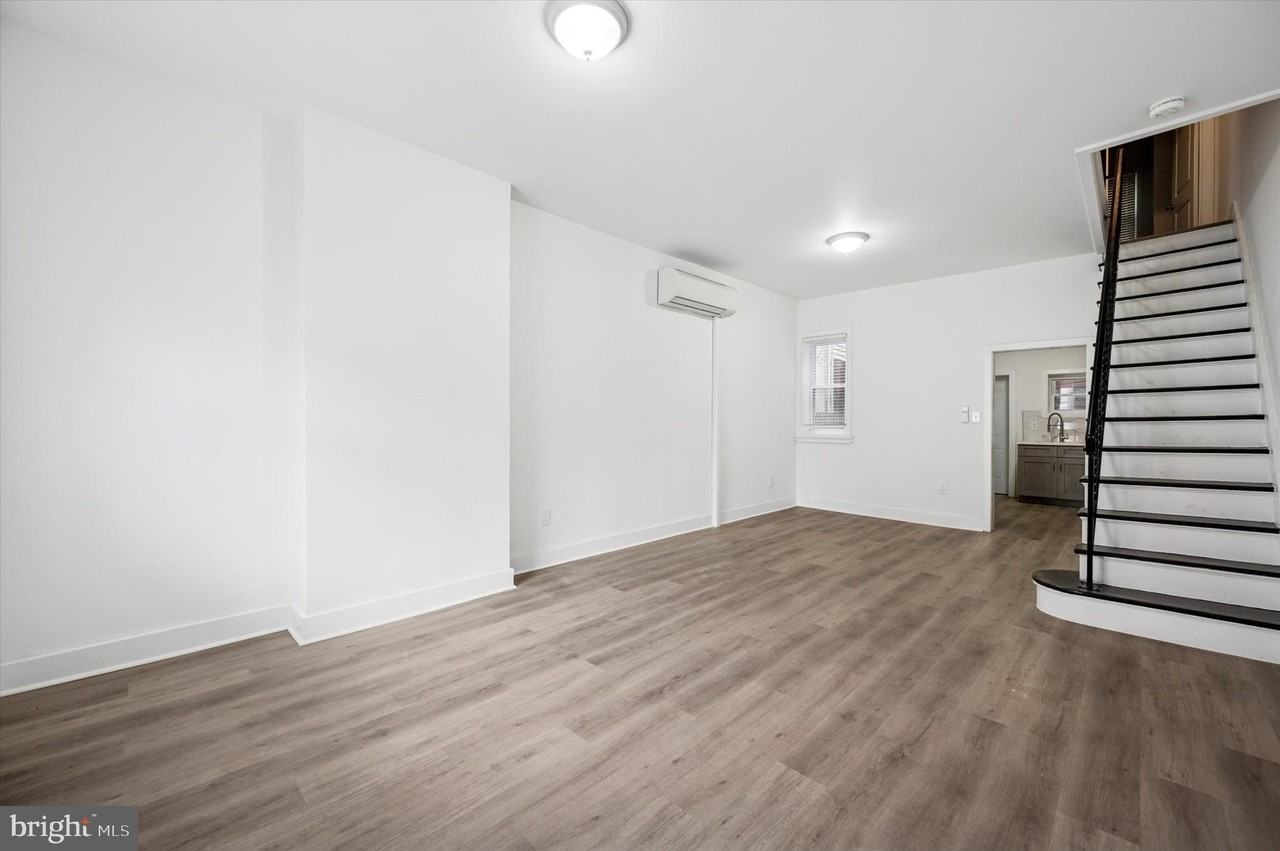 2919 N Mascher St - Photo 4 of 18