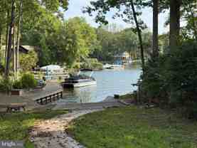 305 Wakefield Dr - Photo 1 of 1