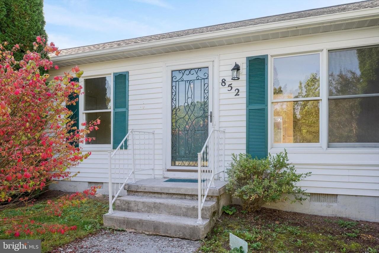 852 Morgan Pl - Photo 5 of 36