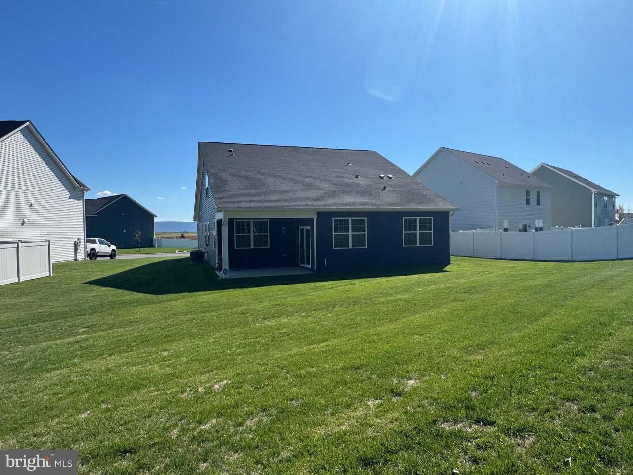 241 Atkinson St - Photo 5 of 50