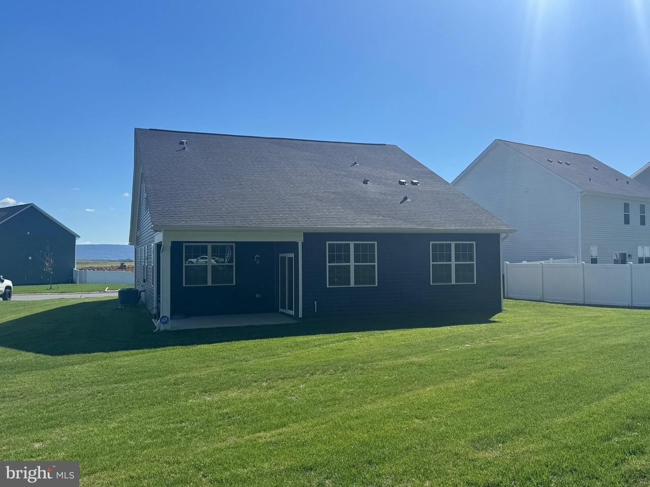 241 Atkinson St - Photo 6 of 50