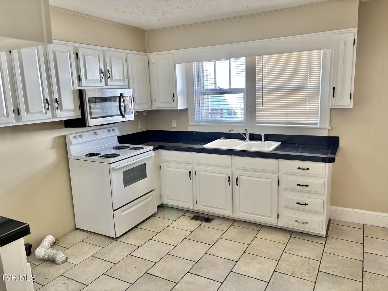 1257 E Center St - Photo 5 of 10